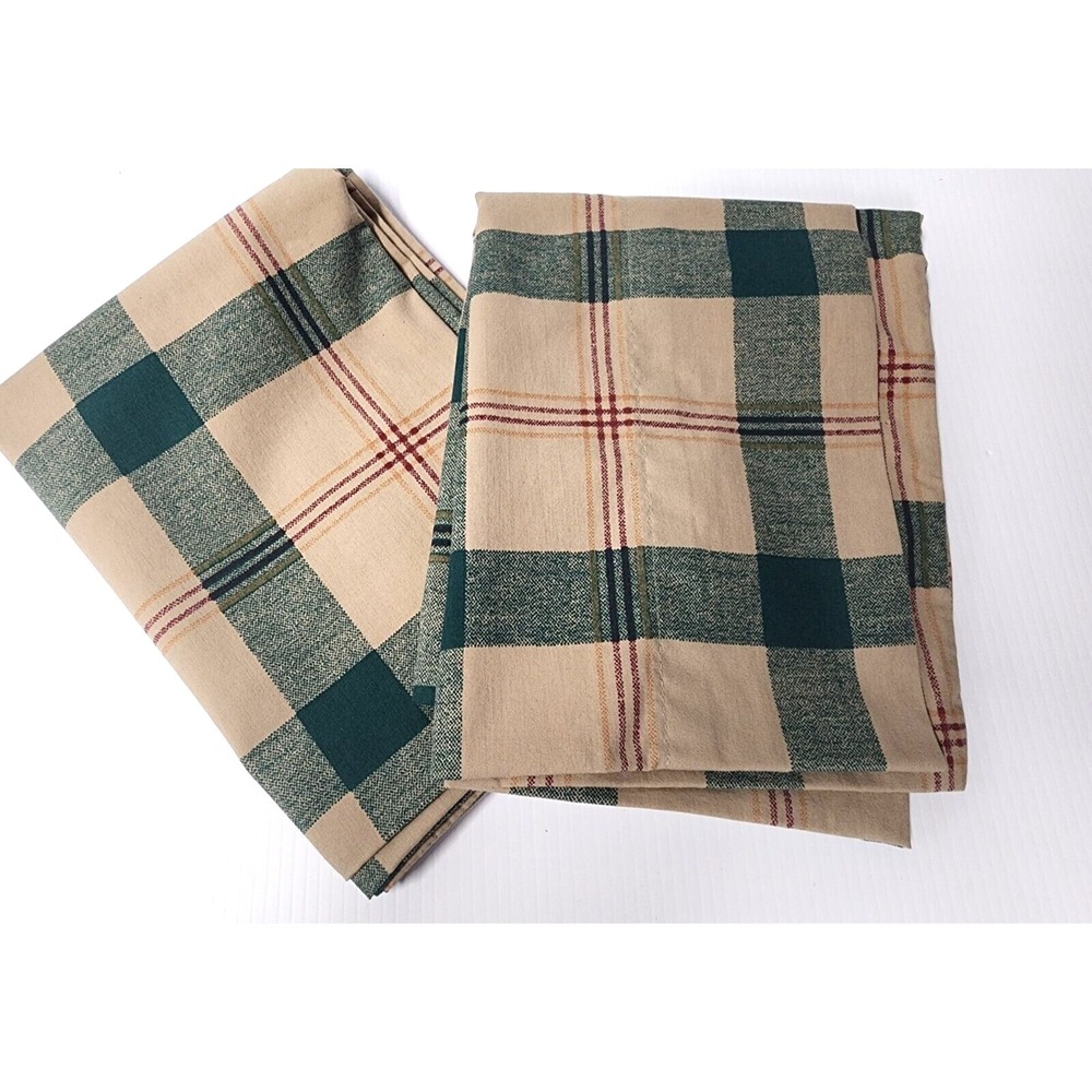 Westpoint Stevens  set of 2  Standard Pillowcases Green Paid with Red/Yellow